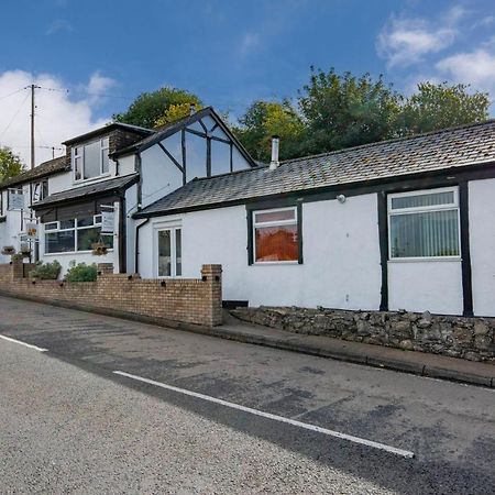 Welsh Row House Apartment Llandegla Exterior foto