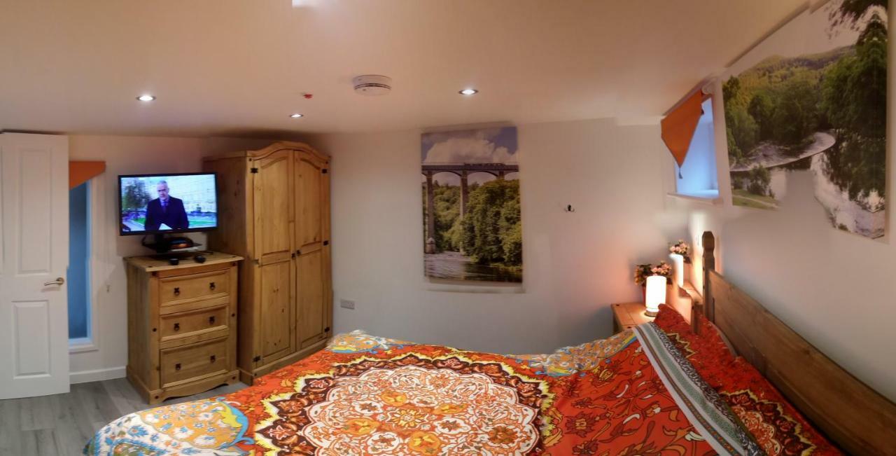 Welsh Row House Apartment Llandegla Exterior foto