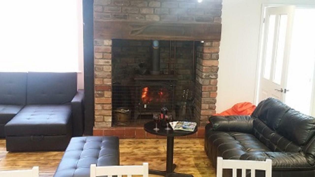 Welsh Row House Apartment Llandegla Exterior foto