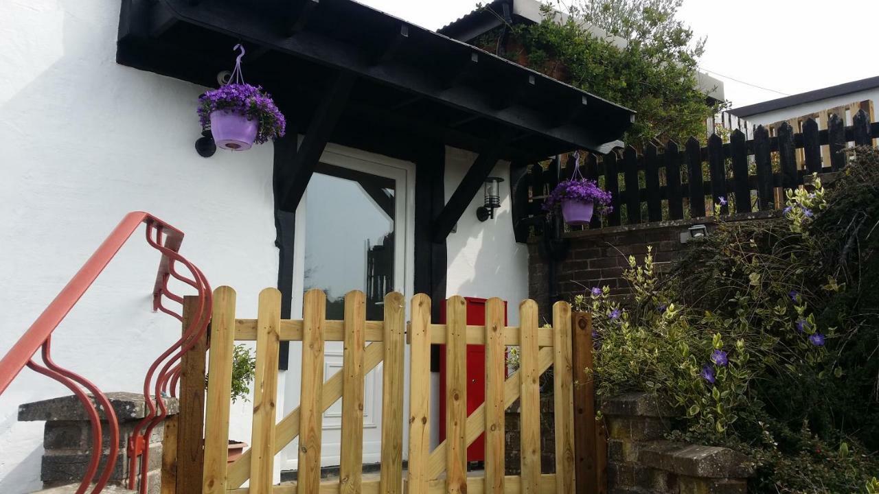 Welsh Row House Apartment Llandegla Exterior foto