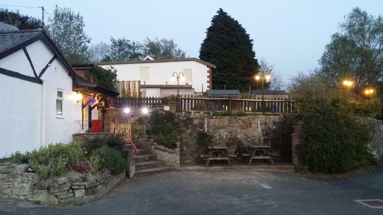 Welsh Row House Apartment Llandegla Exterior foto