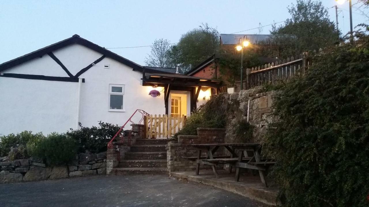 Welsh Row House Apartment Llandegla Exterior foto